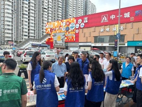 廣東分公司現(xiàn)場開展“金融為民”暖心工程反洗錢、防范非法金融宣教活動，提升公眾金融素養(yǎng)與風(fēng)險防范意識